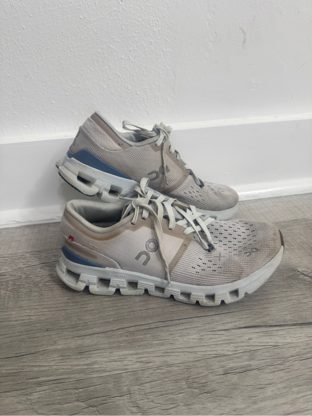 On Running Cloud X Women's Size 5 US Grey/Beige Shoes - VGUC w/ minor staining